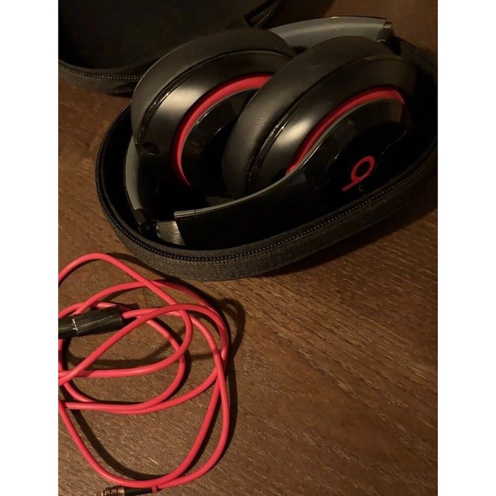 Beats Studio Black (not Working/for Parts ONLY) - Includes Case